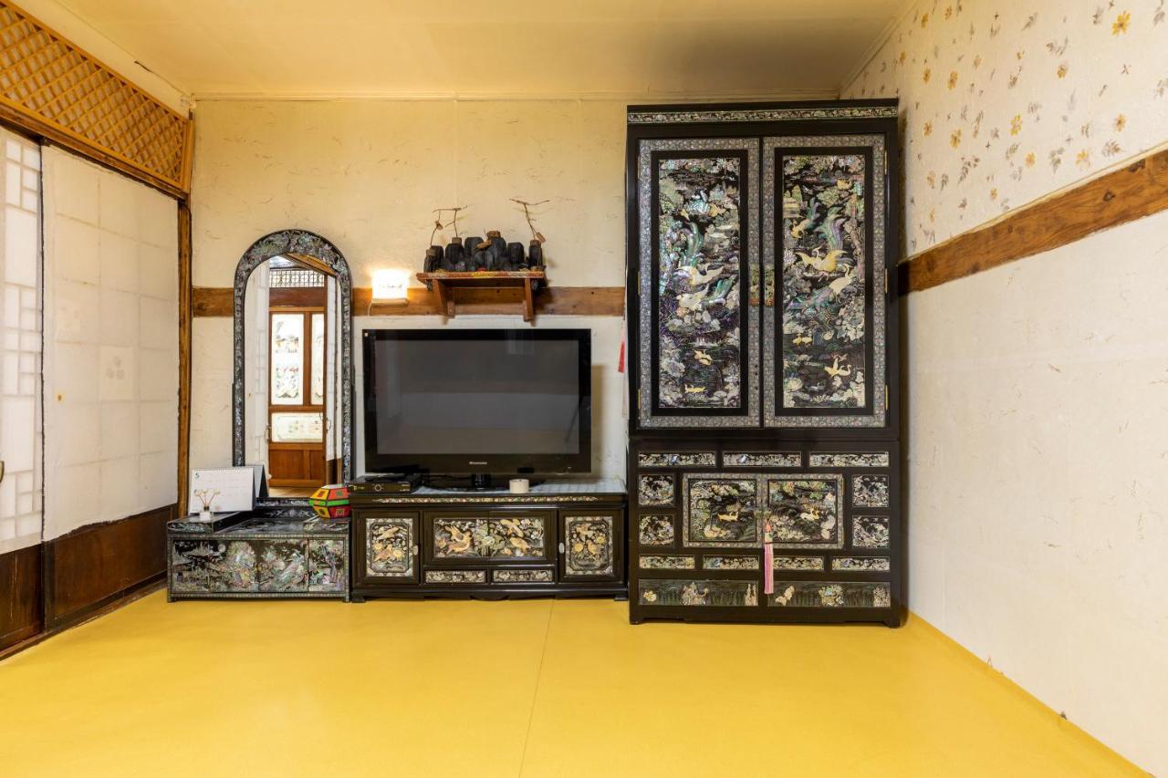 Dongmyo Hanok Sihwadang - Private Korean Style House In The City Center With A Beautiful Garden Seul Zewnętrze zdjęcie