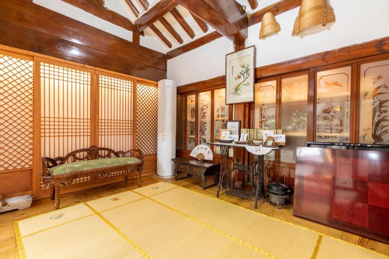 Dongmyo Hanok Sihwadang - Private Korean Style House In The City Center With A Beautiful Garden Seul Zewnętrze zdjęcie