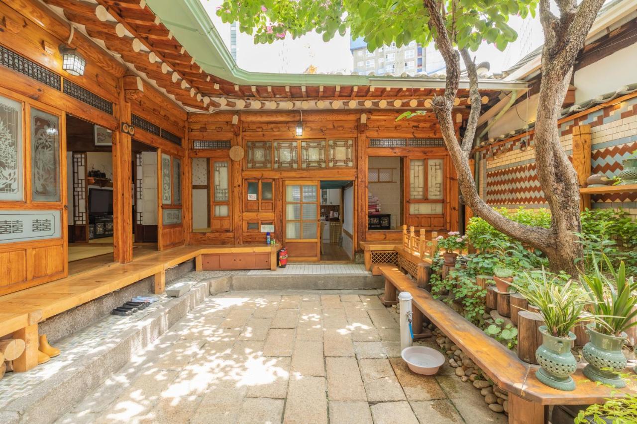 Dongmyo Hanok Sihwadang - Private Korean Style House In The City Center With A Beautiful Garden Seul Zewnętrze zdjęcie