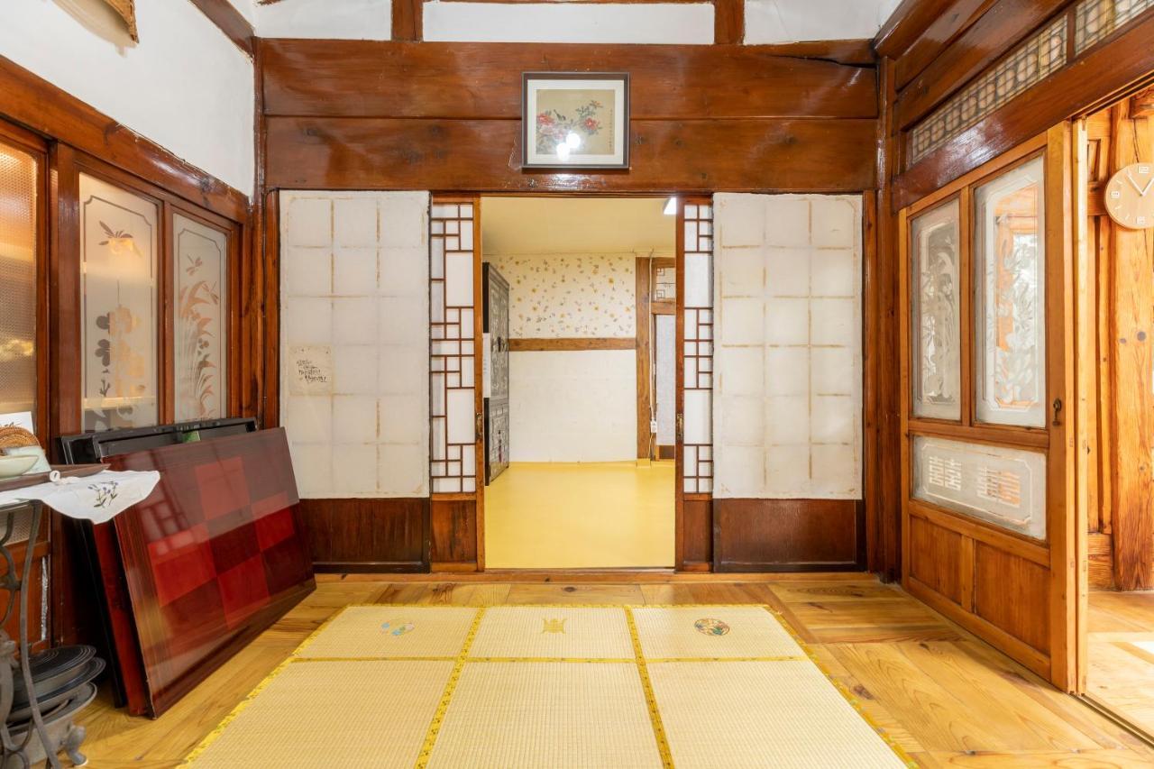 Dongmyo Hanok Sihwadang - Private Korean Style House In The City Center With A Beautiful Garden Seul Zewnętrze zdjęcie