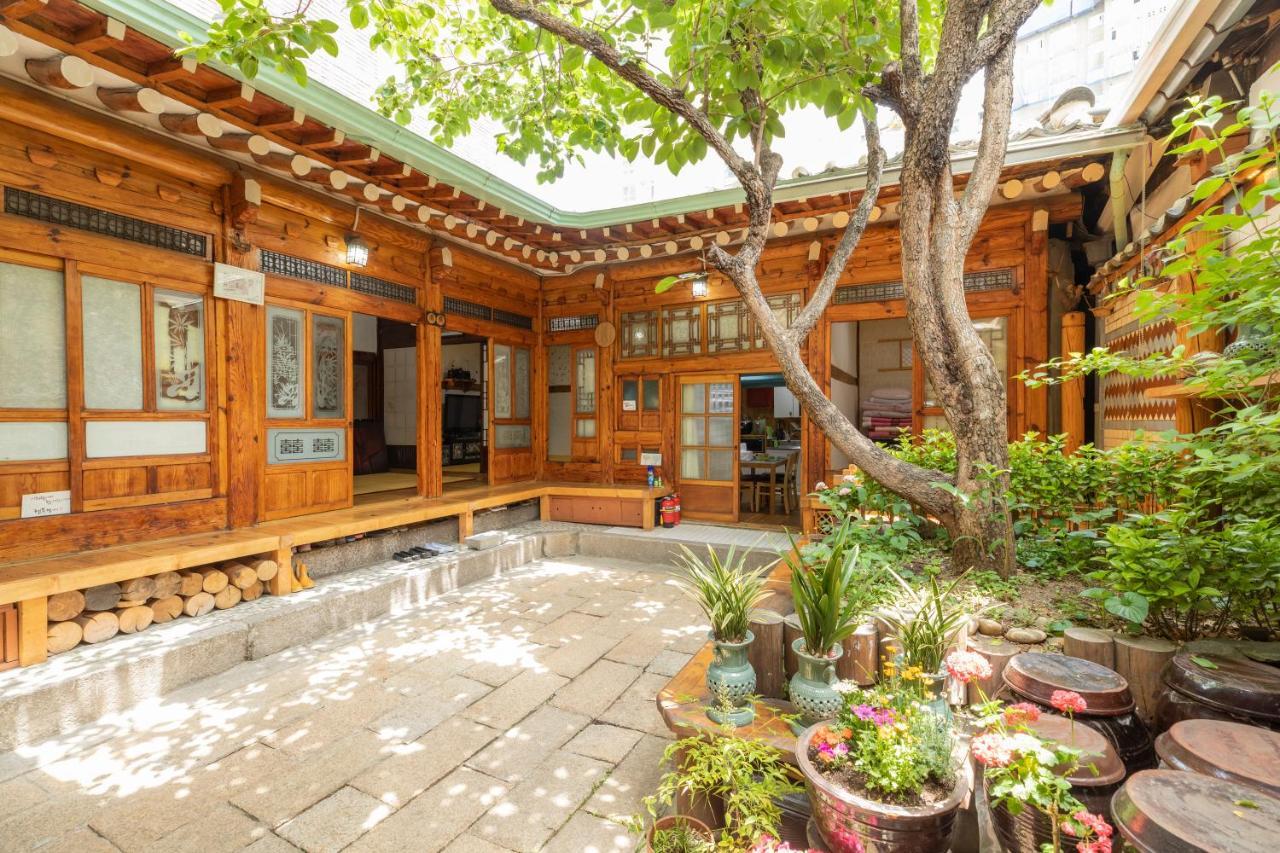 Dongmyo Hanok Sihwadang - Private Korean Style House In The City Center With A Beautiful Garden Seul Zewnętrze zdjęcie
