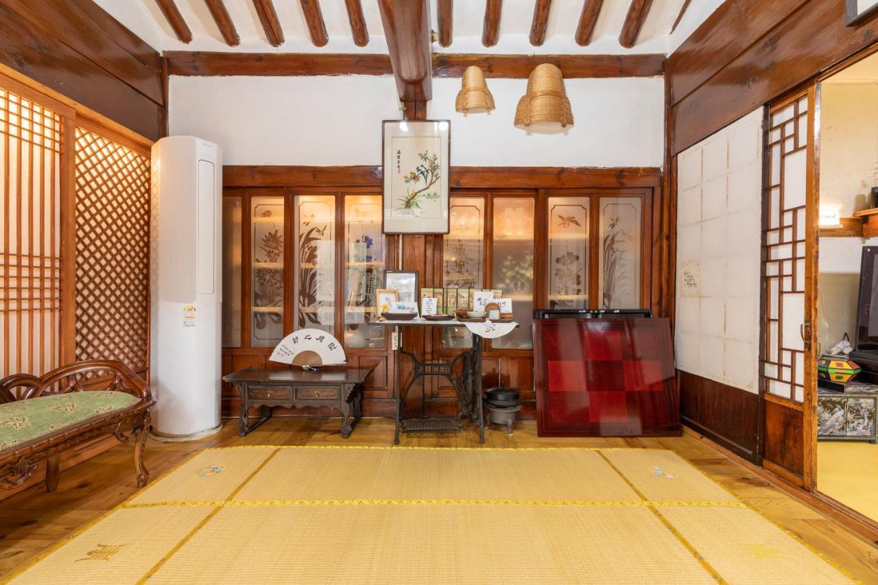 Dongmyo Hanok Sihwadang - Private Korean Style House In The City Center With A Beautiful Garden Seul Zewnętrze zdjęcie
